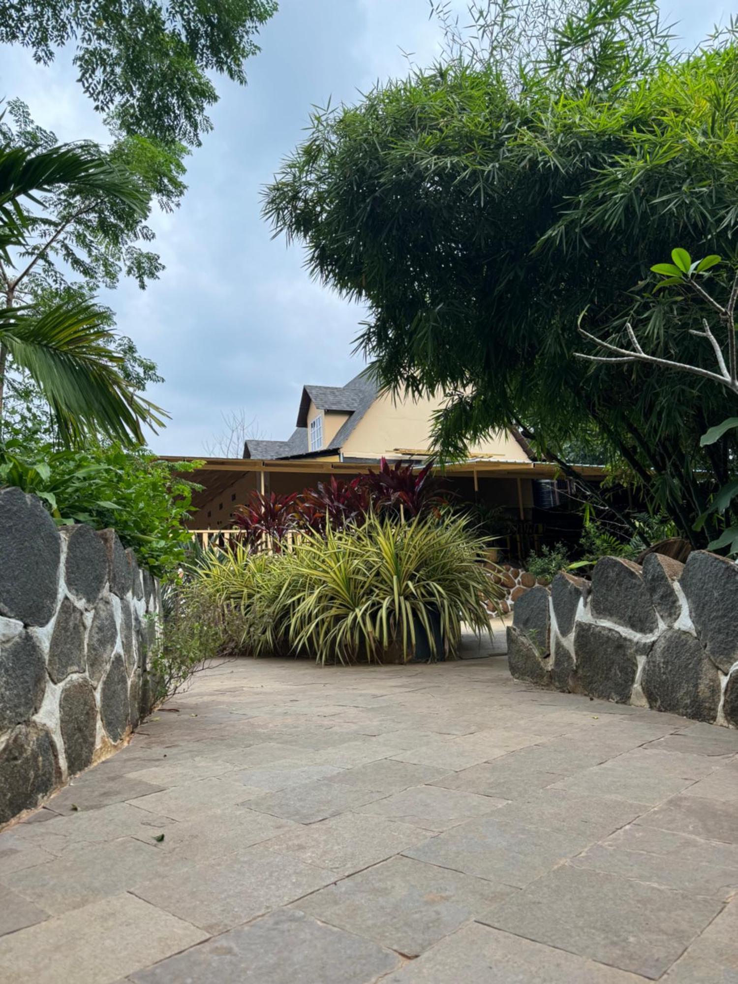 Chikoo Farm Inn Bangalore Buitenkant foto
